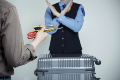  공항 보안검색대에서 멈춰 세우는 물건들