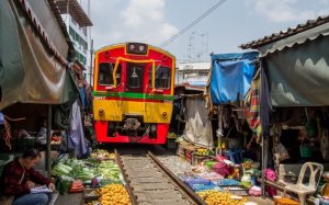 매클렁 철길 시장과 담넌 사두억 수상 시장 반나절 개별 투어