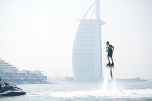 두바이의 플라이보드 세션