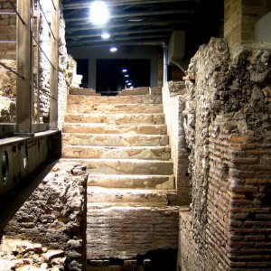 [로마] 트레비 지구 지하: 작은 수로 도무스 