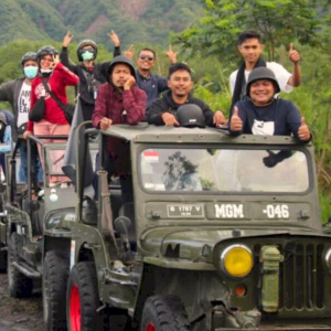 족자카르타 뿐뚝 스툼부 보로부두르 선라이즈 & 므라삐 지프 데이투어